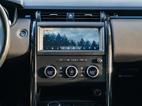 Used 2019 Land Rover Discovery SE image 22