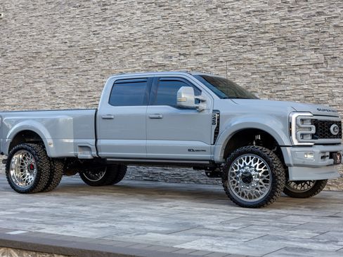 Used 2025 Ford F450 Platinum image 7