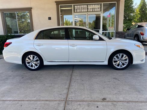 Used 2011 Toyota Avalon FWD image 6