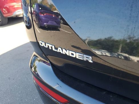 Used 2023 Mitsubishi Outlander SE image 9
