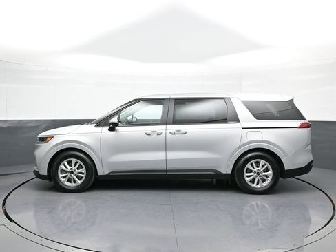 Certified 2023 Kia Carnival LX image 9