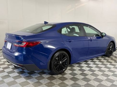 Used 2025 Toyota Camry SE FWD image 9