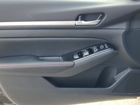 New 2025 Nissan Altima 2.5 SR image 9