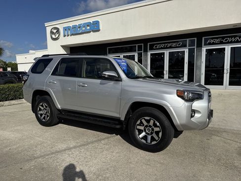 Used 2024 Toyota 4Runner TRD Off-Road Premium AWD/4WD image 6