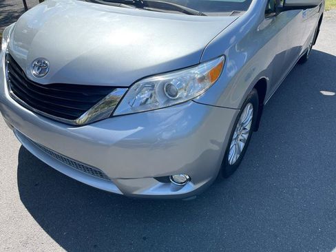 Used 2012 Toyota Sienna XLE image 14