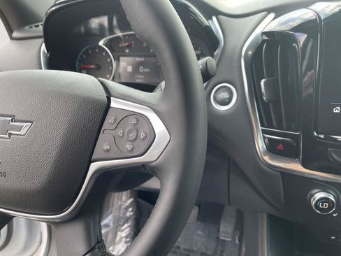 Used 2023 Chevrolet Traverse RS AWD/4WD image 16