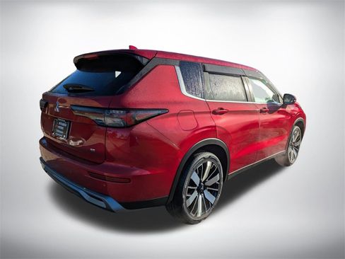 New 2025 Mitsubishi Outlander SE image 4