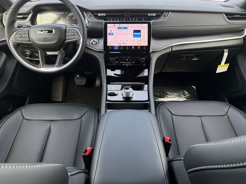 New 2025 Jeep Grand Cherokee Limited w/ Black Appearance Package image 10