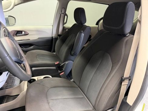 Used 2024 Chrysler Voyager LX image 16