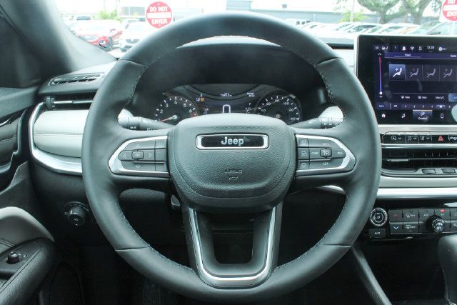 Used 2025 Jeep Compass Limited AWD/4WD image 23