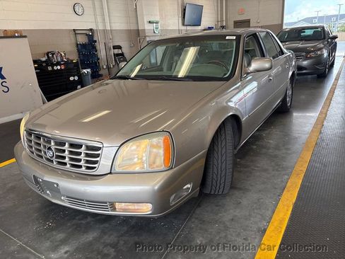 Used 2004 Cadillac De Ville DTS w/ Equipment Group FWD image 1