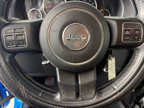 Used 2016 Jeep Wrangler Unlimited Rubicon w/ Connectivity Group AWD/4WD image 16