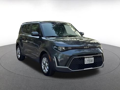 Used 2025 Kia Soul LX w/ LX Technology Package image 3