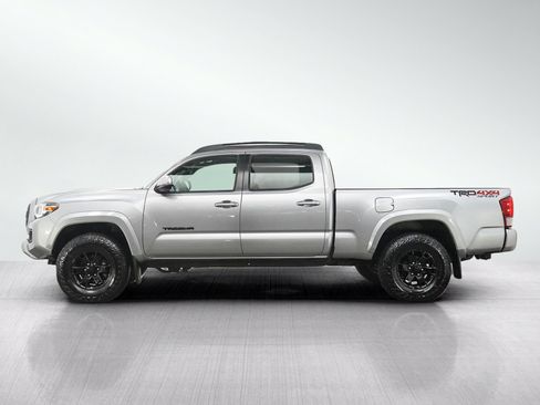 Used 2017 Toyota Tacoma TRD Sport w/ Premium & Technology Package AWD/4WD image 2