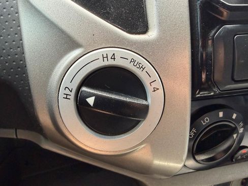 Used 2015 Toyota Tacoma 4x4 Double Cab w/ SR5 Package image 27