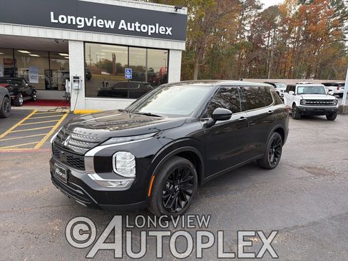 Used 2024 Mitsubishi Outlander SE Black Edition image 1