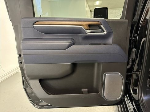 Used 2025 Chevrolet Silverado 2500 High Country w/ Technology Package AWD/4WD image 8