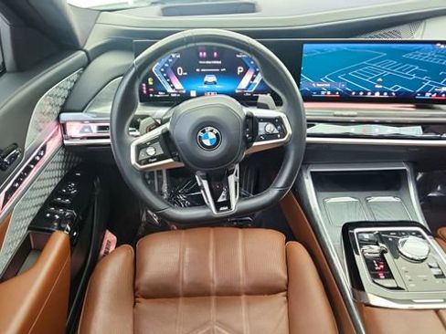 Used 2023 BMW 740i w/ Executive Package image 38