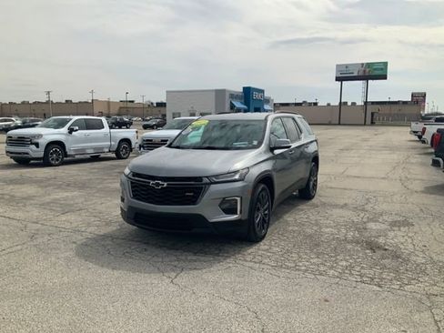 Used 2023 Chevrolet Traverse RS image 2