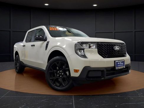 Certified 2025 Ford Maverick XLT w/ XLT Luxury Package AWD/4WD image 1