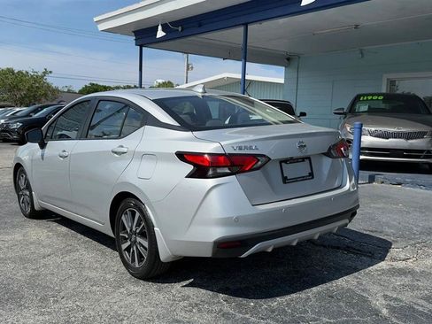 Used 2021 Nissan Versa SV FWD image 3