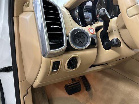 Used 2013 Porsche Cayenne Diesel AWD/4WD image 31