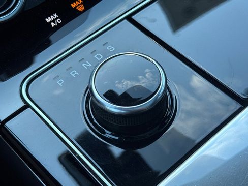 Used 2018 Land Rover Range Rover Velar R-Dynamic SE image 24