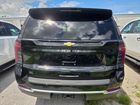 Used 2025 Chevrolet Tahoe LS RWD image 3