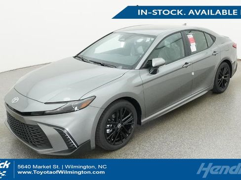 New 2026 Toyota Camry SE FWD image 1