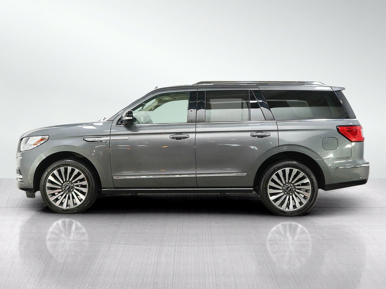 Used 2021 Lincoln Navigator Reserve w/ Luxury Package AWD/4WD image 2