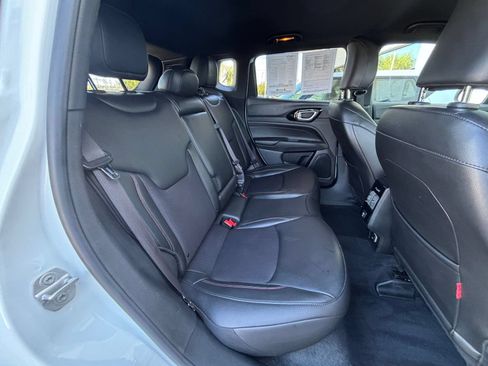 Used 2025 Jeep Compass Trailhawk AWD/4WD image 39
