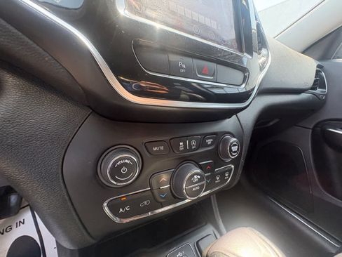 Used 2020 Jeep Cherokee Limited AWD/4WD image 30