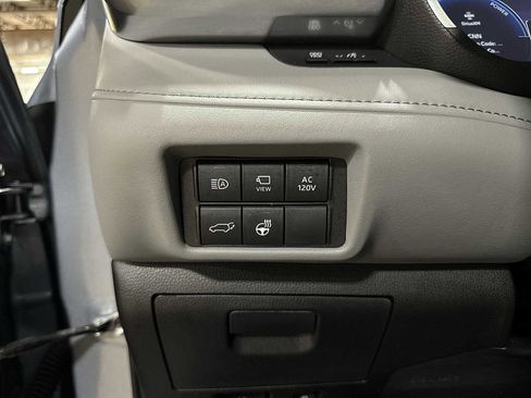 Used 2023 Toyota Highlander Limited AWD/4WD image 35