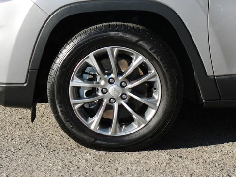 Used 2021 Jeep Cherokee Latitude Lux image 38