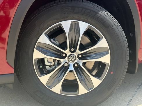 New 2026 Toyota Highlander XLE AWD/4WD image 3