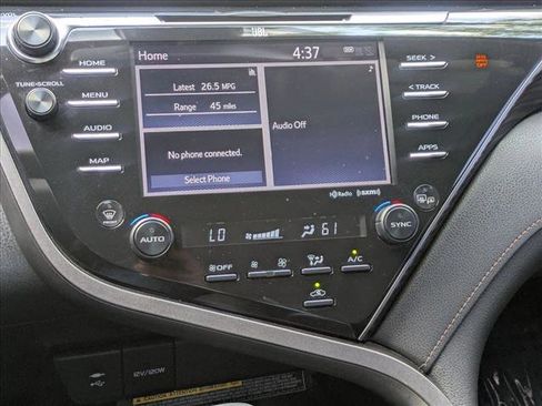 Used 2019 Toyota Camry XLE FWD image 13