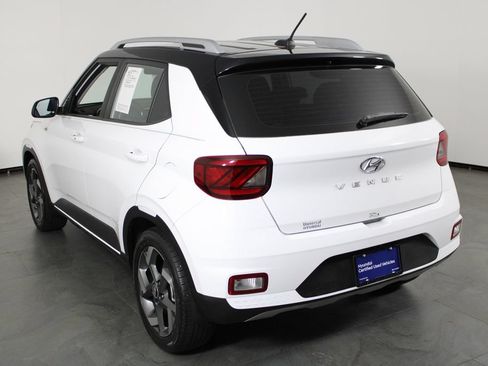 Certified 2024 Hyundai Venue Limited FWD image 4