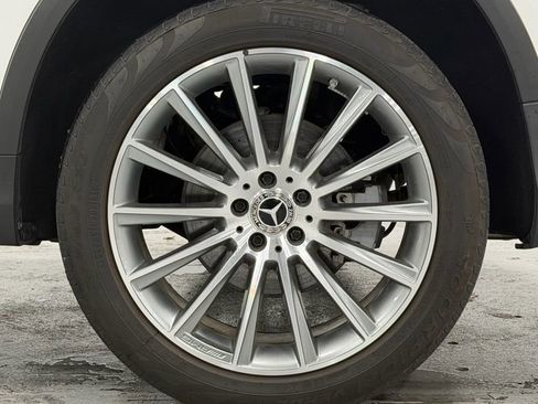 Used 2021 Mercedes-Benz GLC 300 4MATIC w/ AMG Line image 9