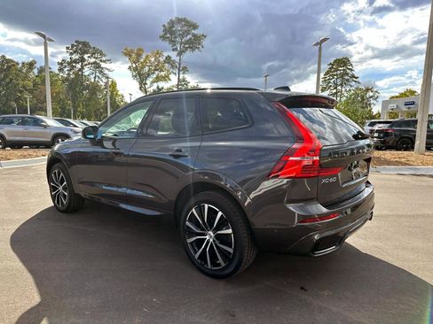Certified 2025 Volvo XC60 B5 Plus image 3
