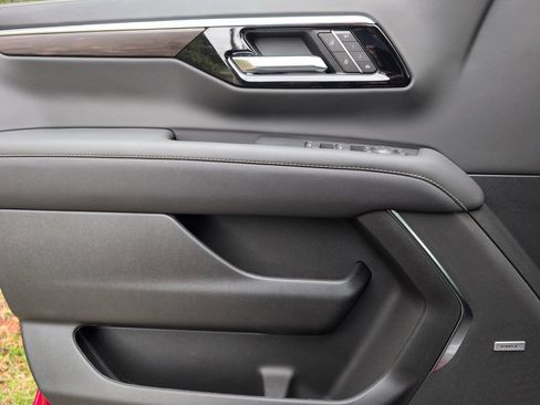 New 2026 Chevrolet Suburban Premier RWD image 15