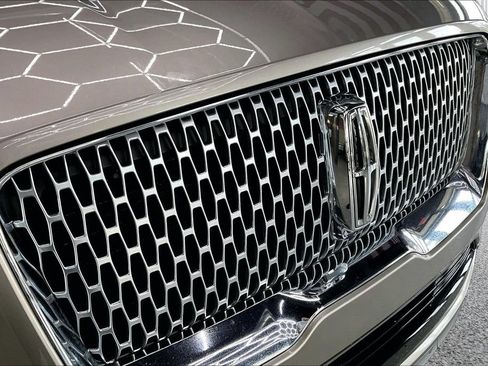 Used 2019 Lincoln Navigator Reserve AWD/4WD image 36