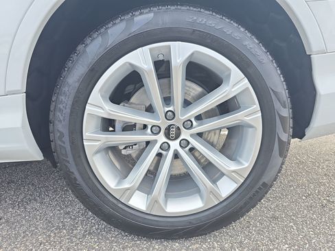 Certified 2025 Audi Q7 Premium w/ Convenience Package image 32