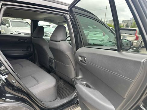 Used 2022 Toyota Corolla Cross LE AWD/4WD image 13