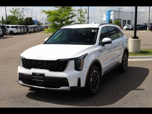 Used 2025 Kia Sorento S image 3
