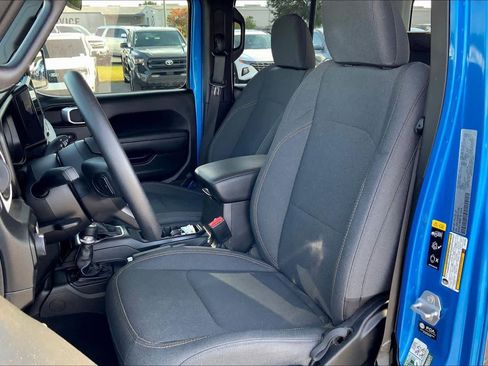 Used 2025 Jeep Gladiator Sport image 7