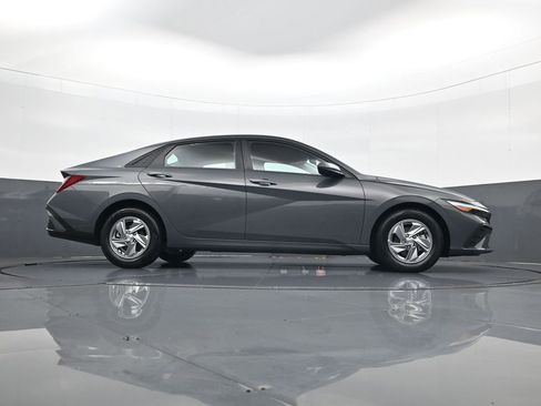 Certified 2024 Hyundai Elantra SE image 24