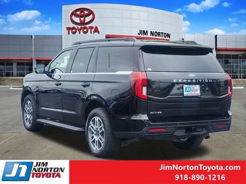 Used 2025 Ford Expedition Active AWD/4WD image 8