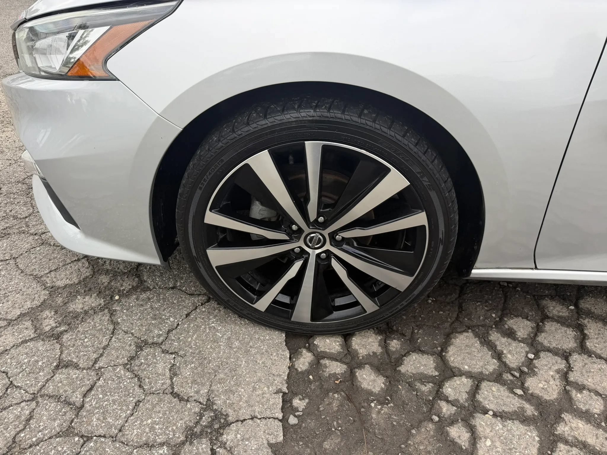 Used 2020 Nissan Altima 2.5 SR FWD image 9