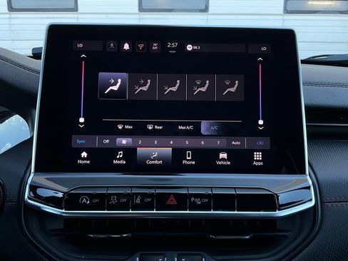 Used 2025 Jeep Compass Trailhawk image 30