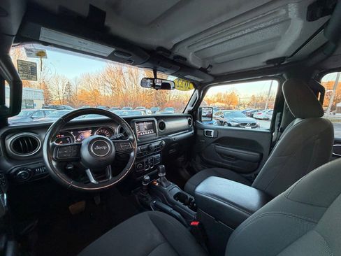Used 2022 Jeep Gladiator Willys image 8